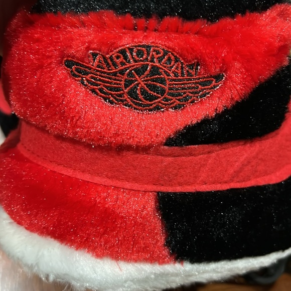 Air Jordon Plush Jumbo Slippers - Picture 4 of 4